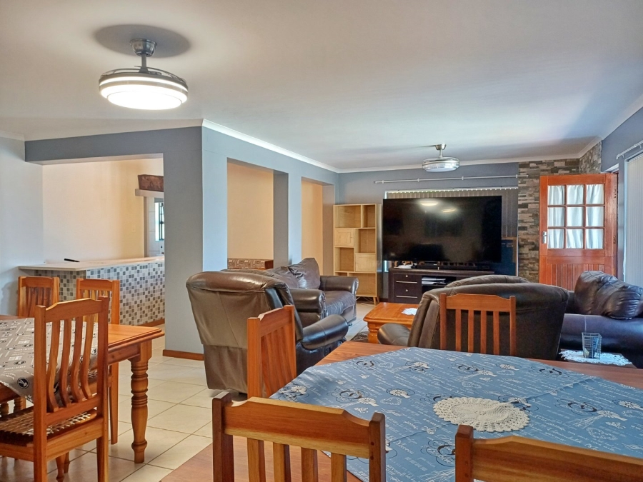 5 Bedroom Property for Sale in Fraaiuitsig Western Cape